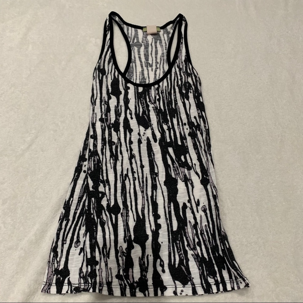 White/black apples tank top